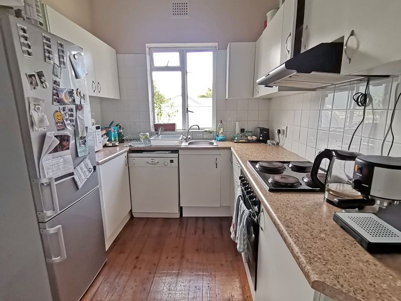 Sunny 2-Bed, 2-Bath Apartment with Garage | Rondebosch - Photo 4