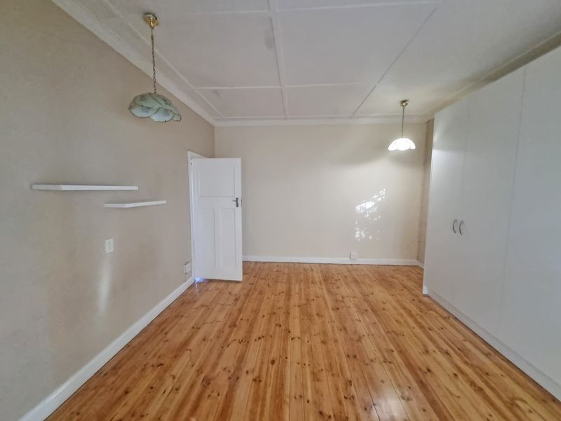 Sunny 2-Bed, 2-Bath Apartment with Garage | Rondebosch - Photo 6