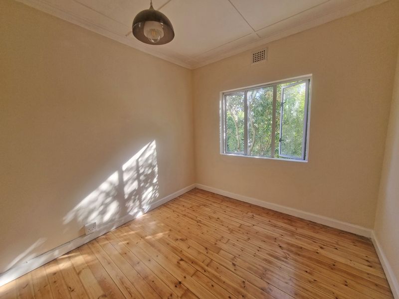 Sunny 2-Bed, 2-Bath Apartment with Garage | Rondebosch - Photo 8