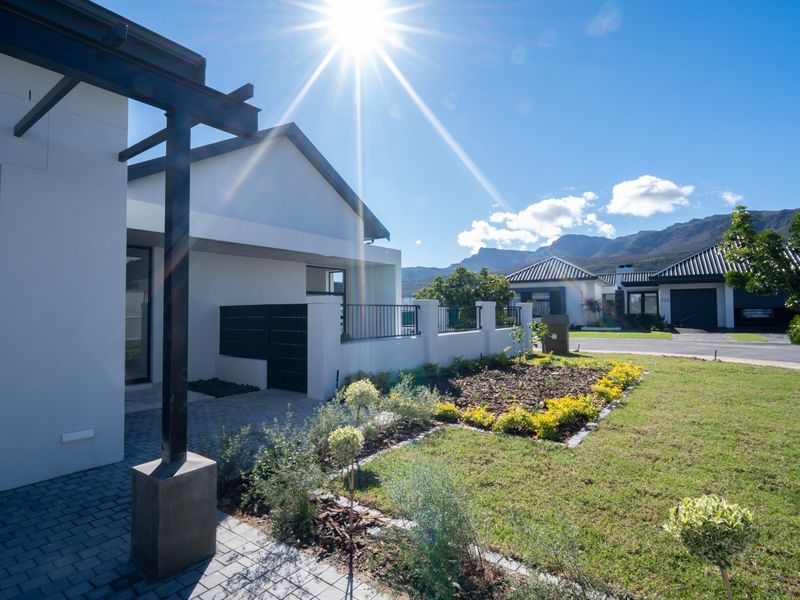 4 Bedroom House To Rent in Pearl Valley - Photo 3