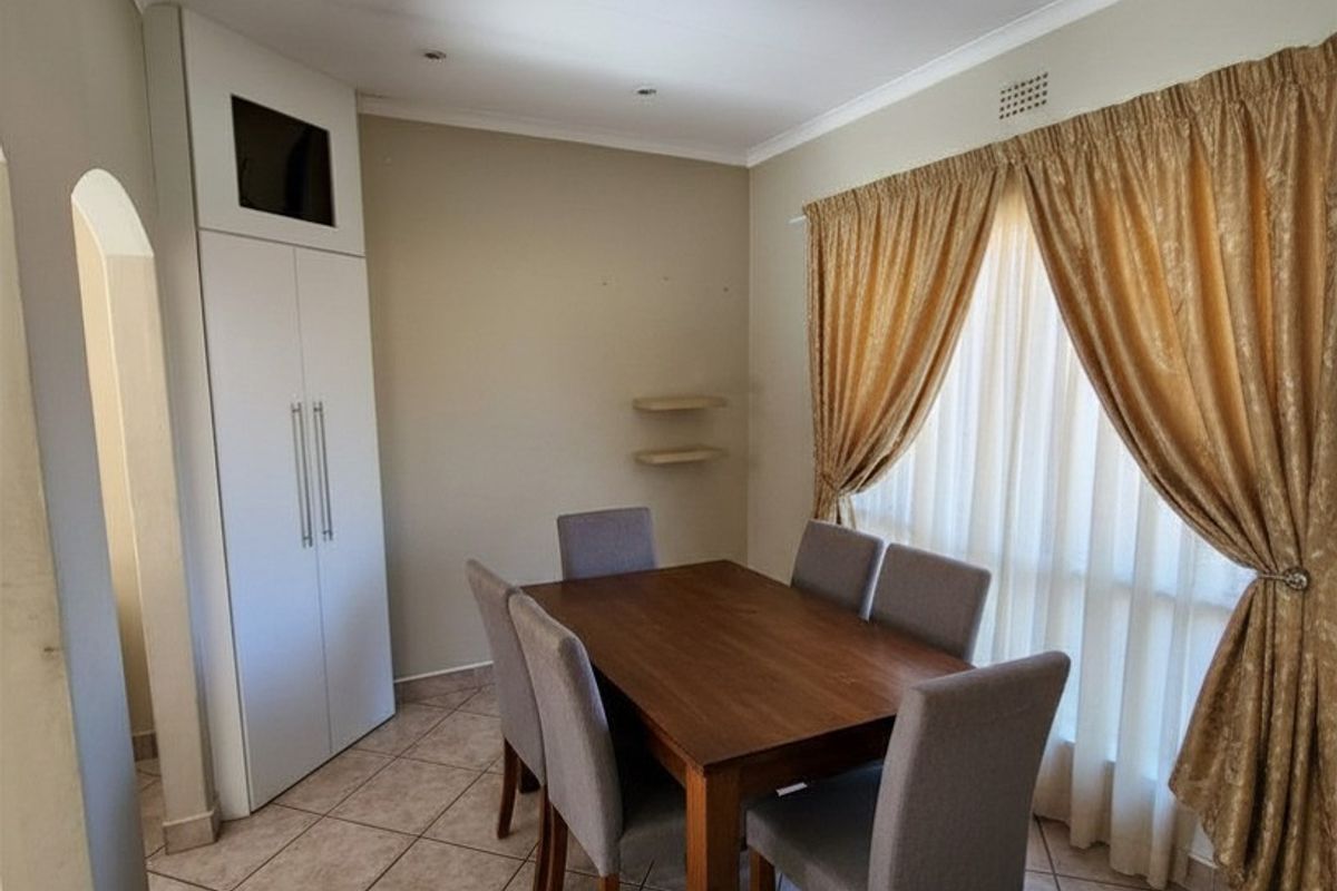 FAMILY HOME IN AN  EXTREMELY SECURE SUBURG - Photo 4