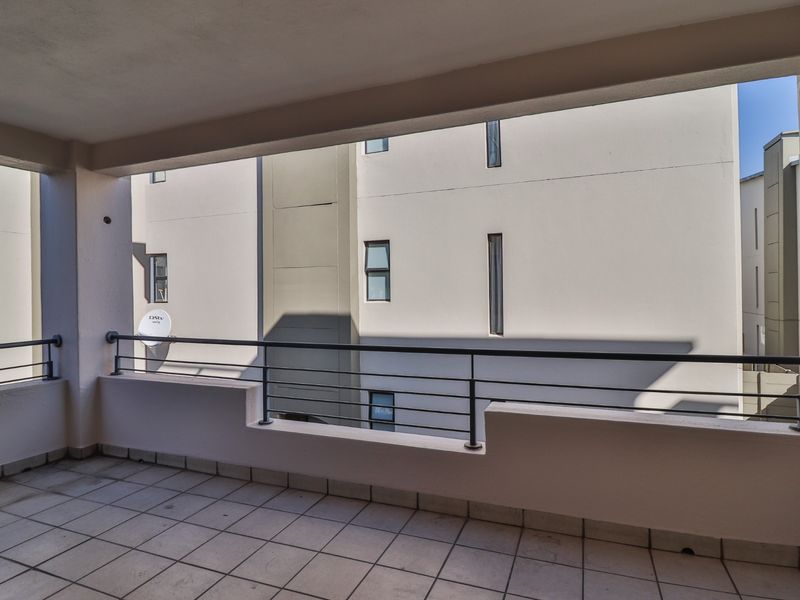 Impressively stylish and secure living - All costs included - Photo 6
