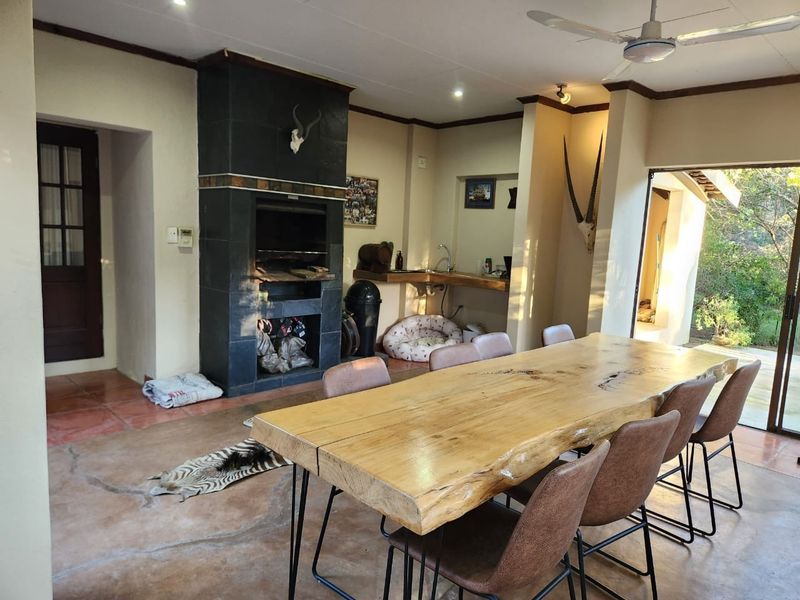 Beautifully Modern Renovated Family home in a soughtafter neighbourhood. - Photo 4