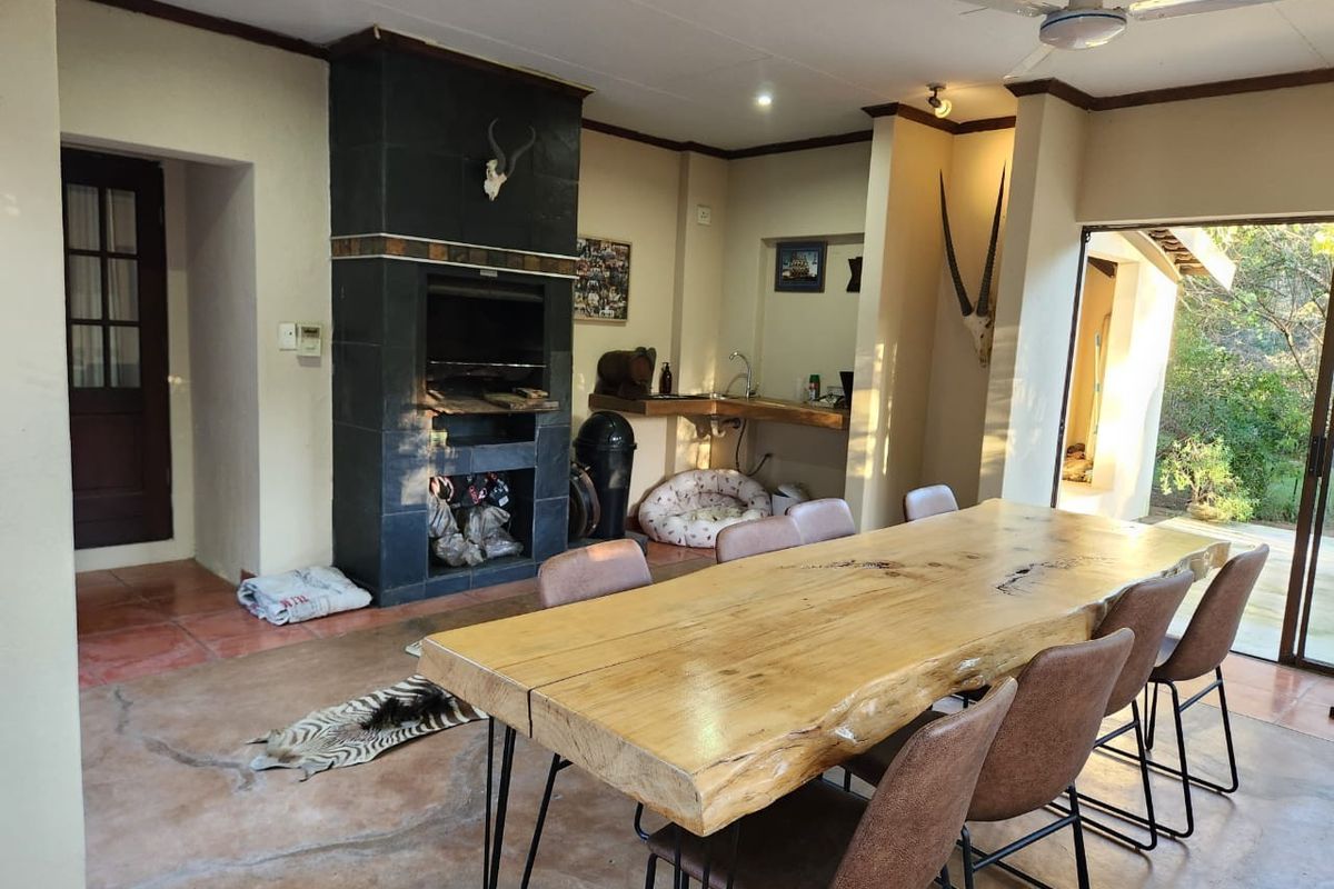 Beautifully Modern Renovated Family home in a soughtafter neighbourhood. - Photo 4