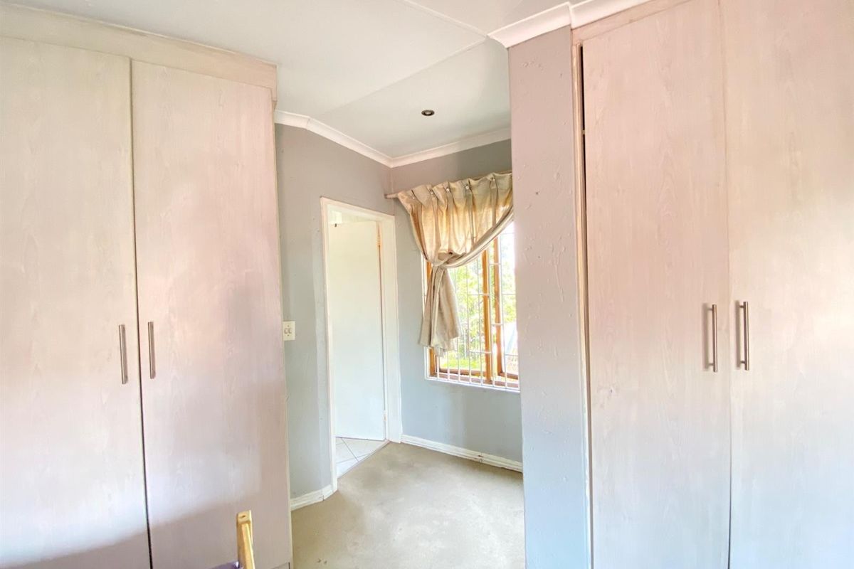 Apartment For Sale in Buurendal, Germiston - Photo 2