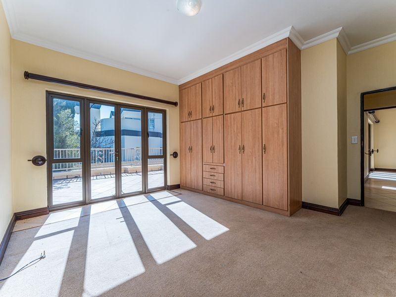 Luxury 8 Bedroom Property in Dainfern Golf Estate - Photo 9
