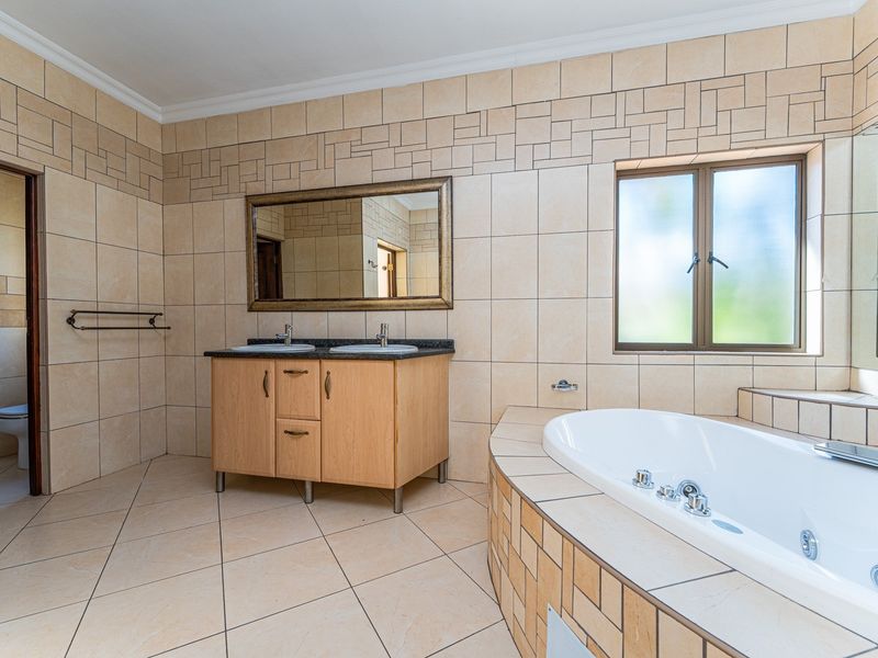 Luxury 8 Bedroom Property in Dainfern Golf Estate - Photo 6
