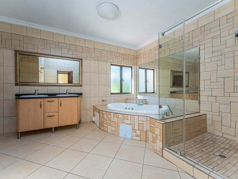 Luxury 8 Bedroom Property in Dainfern Golf Estate - Photo 5