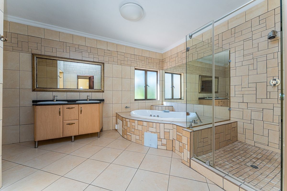 Luxury 8 Bedroom Property in Dainfern Golf Estate - Photo 5