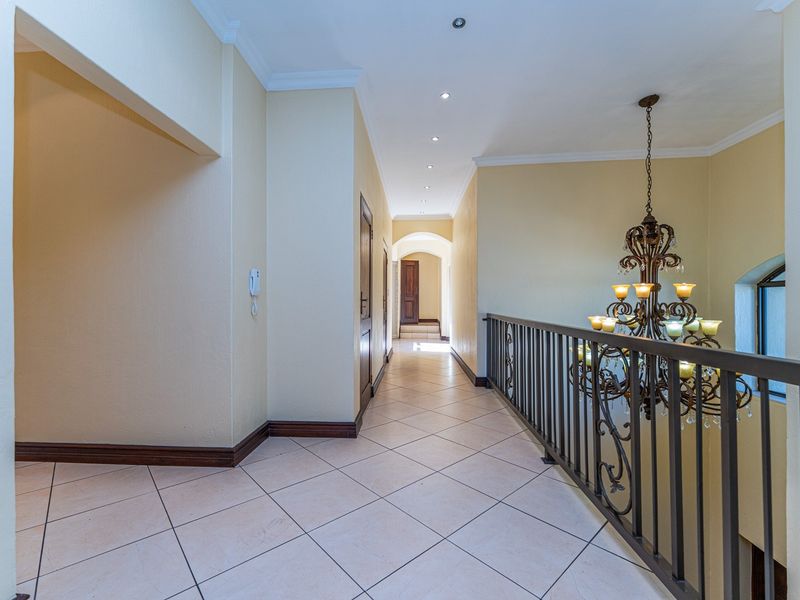 Luxury 8 Bedroom Property in Dainfern Golf Estate - Photo 2