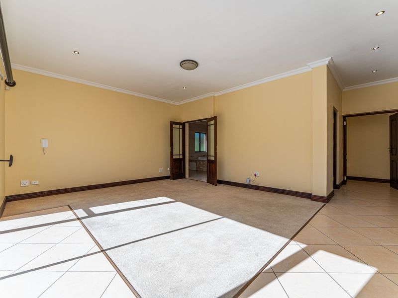 Luxury 8 Bedroom Property in Dainfern Golf Estate - Photo 3