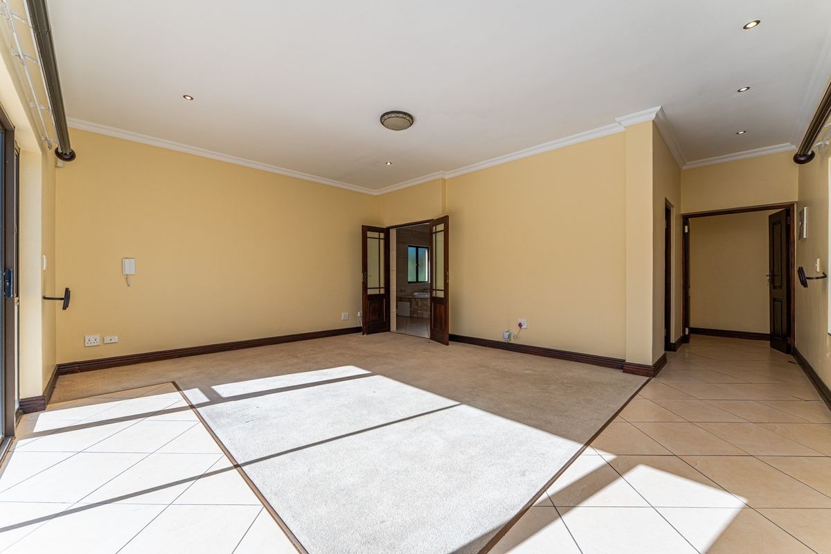 Luxury 8 Bedroom Property in Dainfern Golf Estate - Photo 3