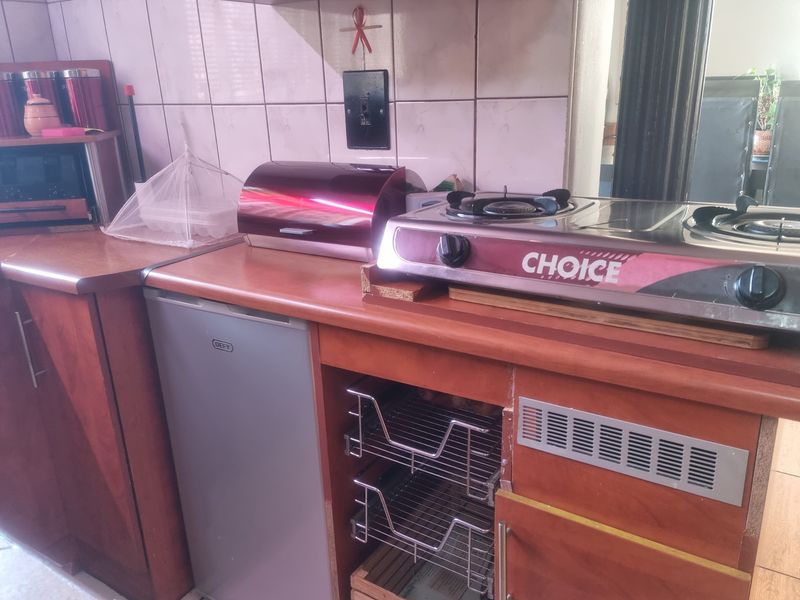 Large 3 bed home with 2 cottages in Eldorado Park. No Transfer Duty - Photo 8