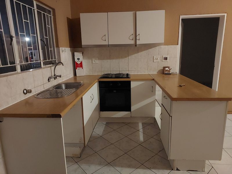 Townhouse To Rent in Parkdene Boksburg - Photo 1