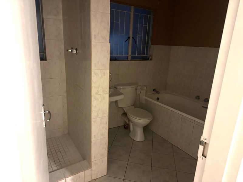 Townhouse To Rent in Parkdene Boksburg - Photo 8