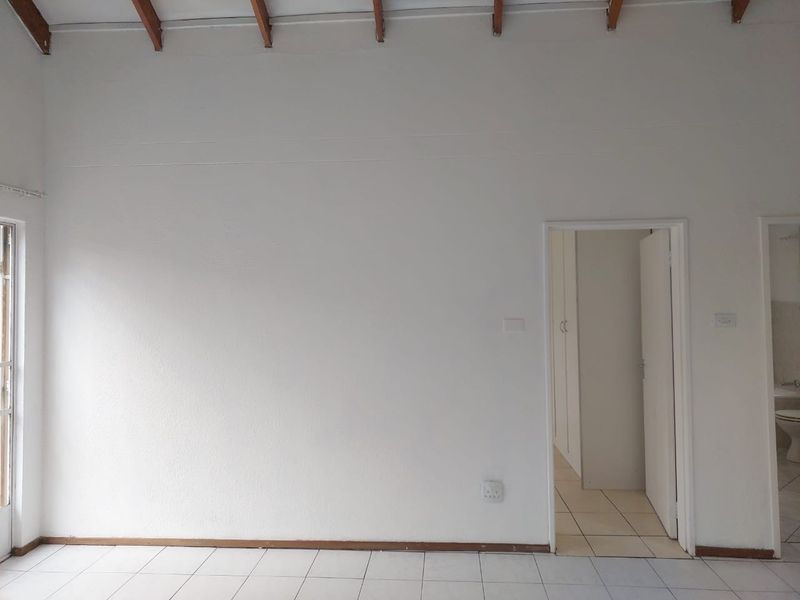 Townhouse To Rent in Parkdene Boksburg - Photo 5