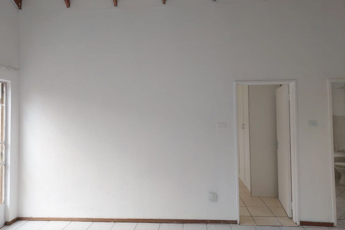 Townhouse To Rent in Parkdene Boksburg - Photo 5
