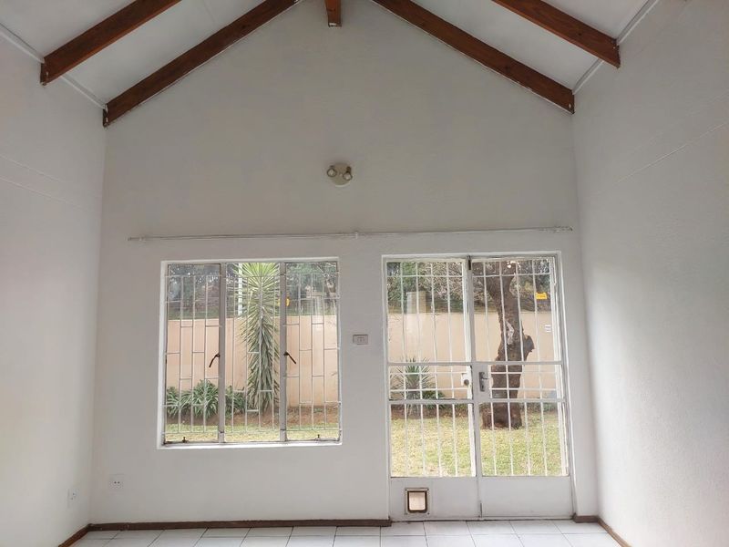 Townhouse To Rent in Parkdene Boksburg - Photo 4