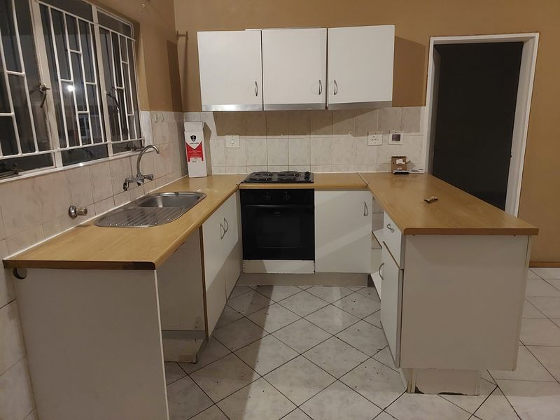 Townhouse To Rent in Parkdene Boksburg - Photo 2