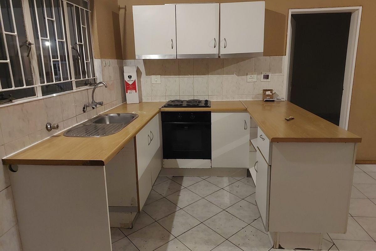 Townhouse To Rent in Parkdene Boksburg - Photo 2