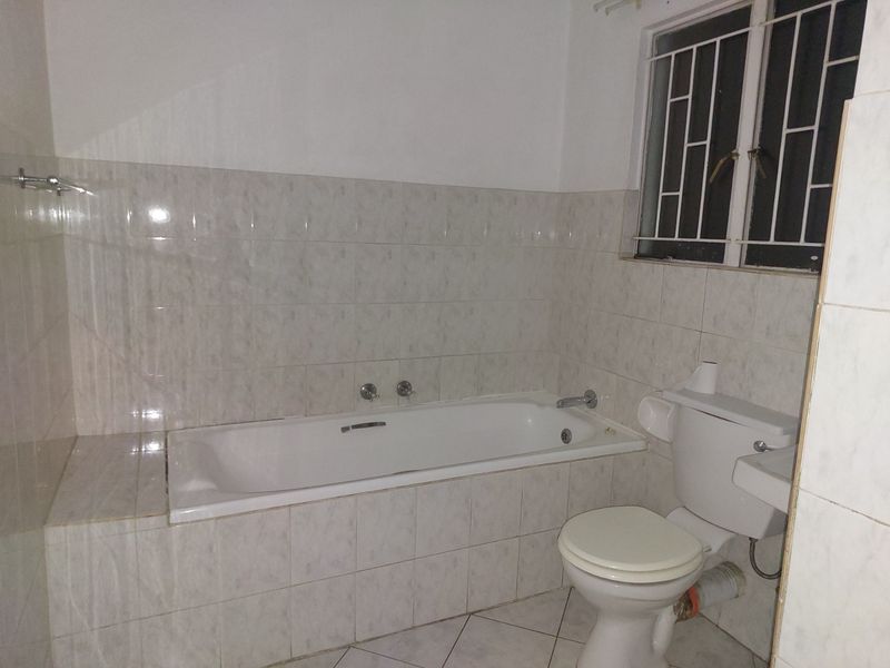 Townhouse To Rent in Parkdene Boksburg - Photo 10