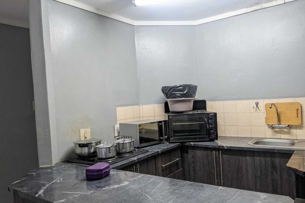Spacious 4 Bedroom Investment Apartment in Southernwood - Photo 4