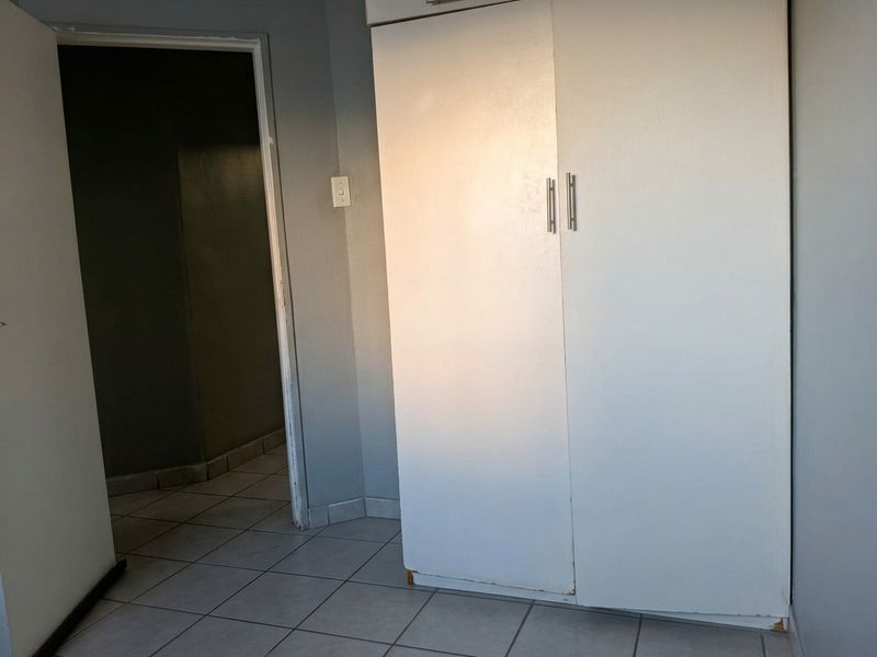 Spacious 4 Bedroom Investment Apartment in Southernwood - Photo 10