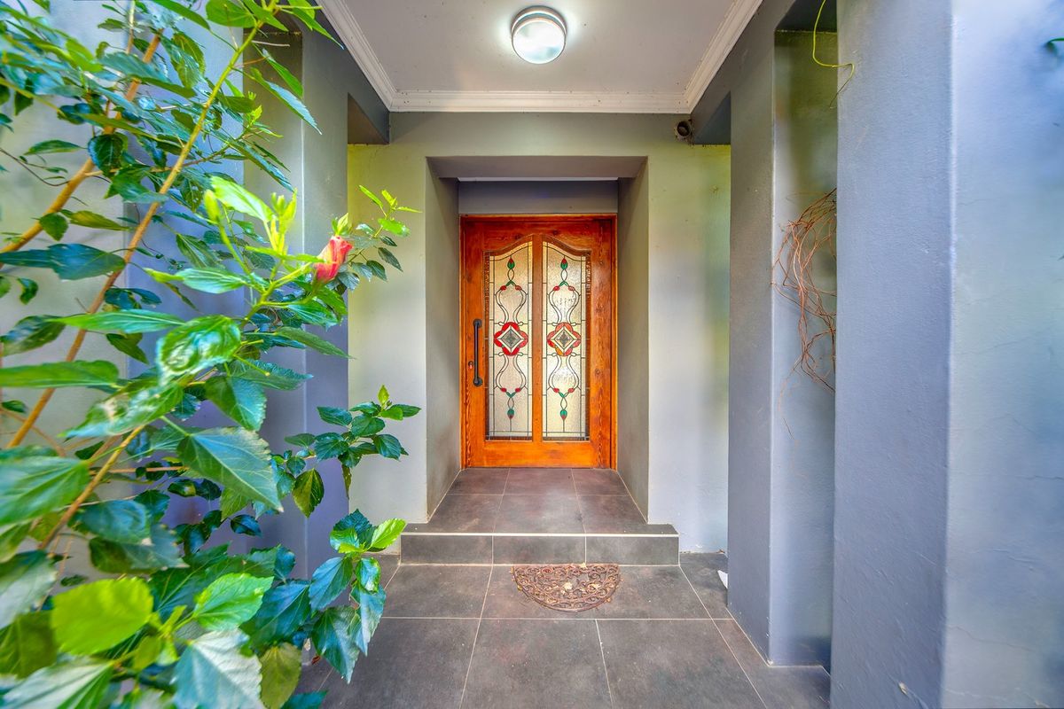 Unique 4 bedroom home in Craighall - Photo 5