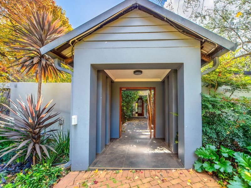Unique 4 bedroom home in Craighall - Photo 6