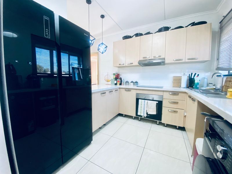 2-BEDROOM 2-BATHROOM 2- CAR PARK Apartment  For Sale in Midrand - Photo 8