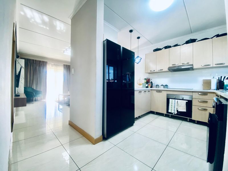 2-BEDROOM 2-BATHROOM 2- CAR PARK Apartment  For Sale in Midrand - Photo 6