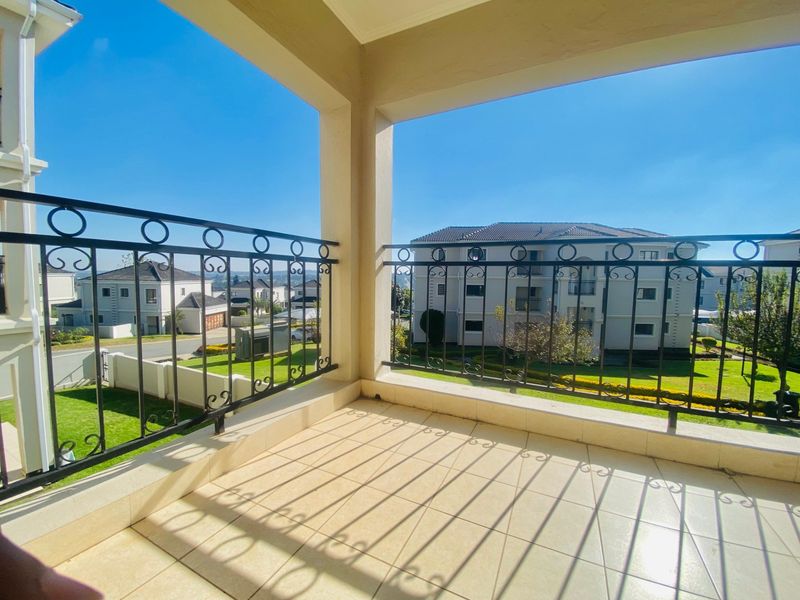 2-BEDROOM 2-BATHROOM 2- CAR PARK Apartment  For Sale in Midrand - Photo 2