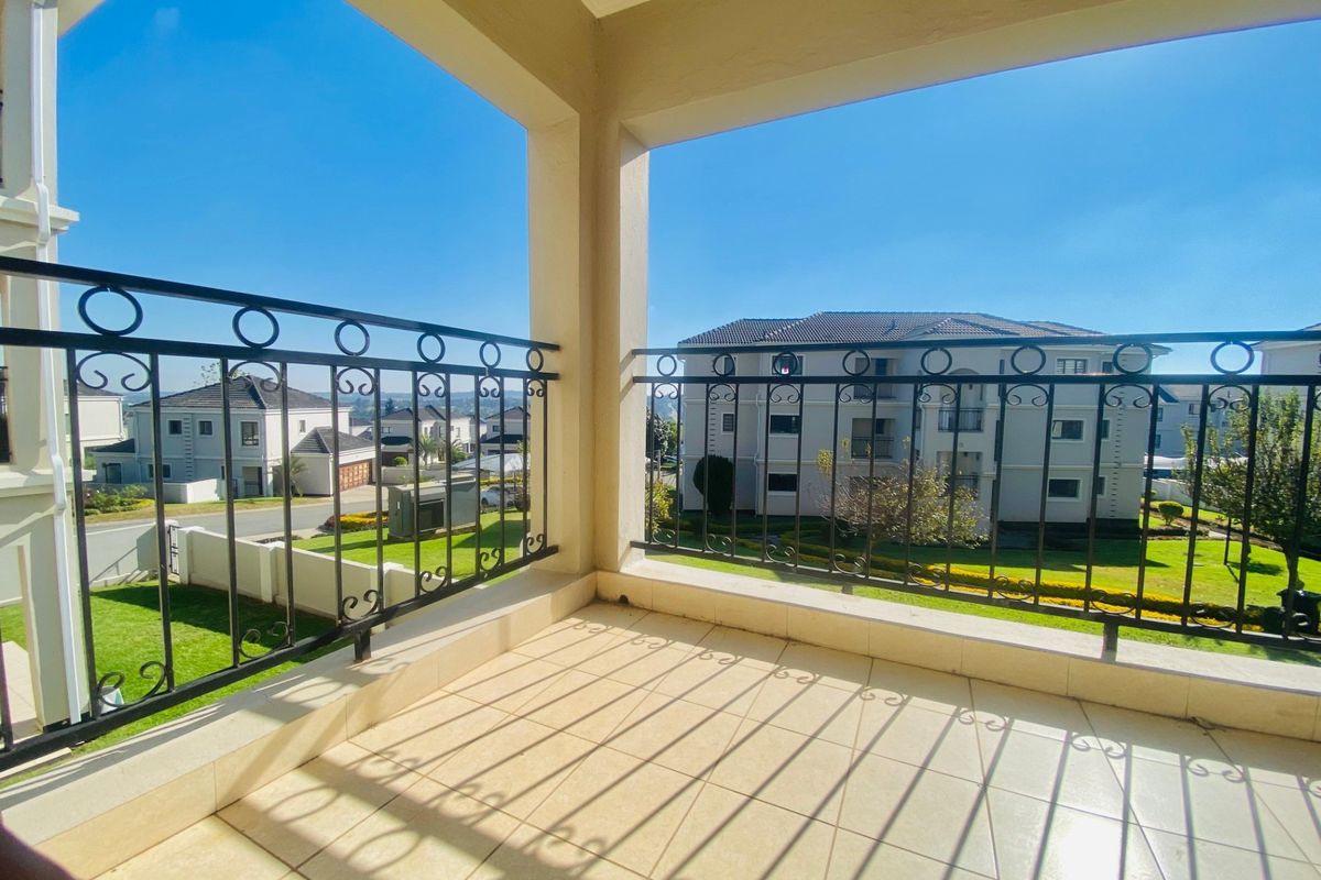 2-BEDROOM 2-BATHROOM 2- CAR PARK Apartment  For Sale in Midrand - Photo 2