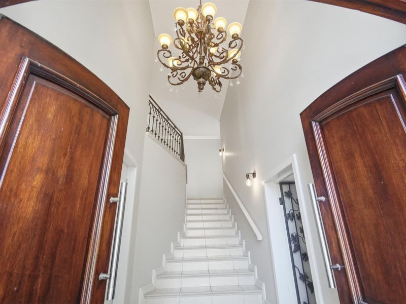 6-Bedroom Luxury Masterpiece in Premier Security Estate - Photo 2