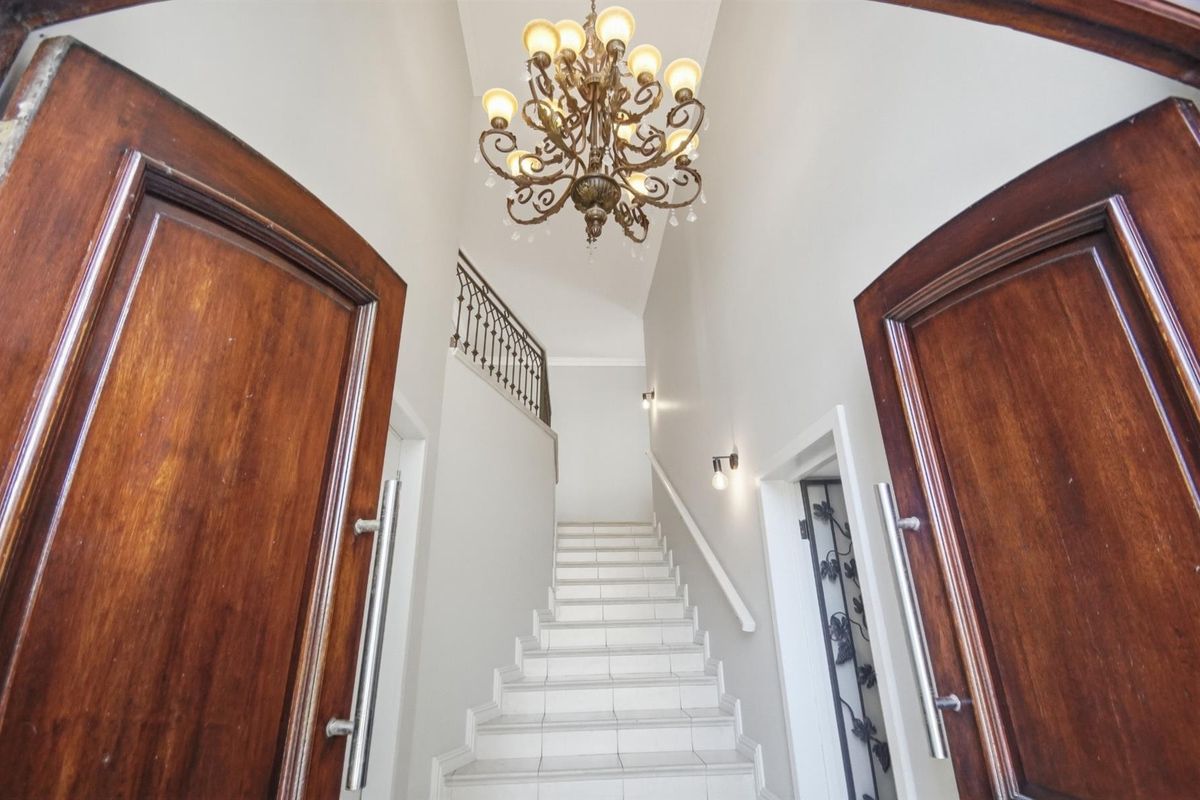 6-Bedroom Luxury Masterpiece in Premier Security Estate - Photo 2