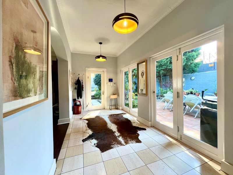 3 Bed Family House To Rent in Parktown North, Johannesburg - Photo 3