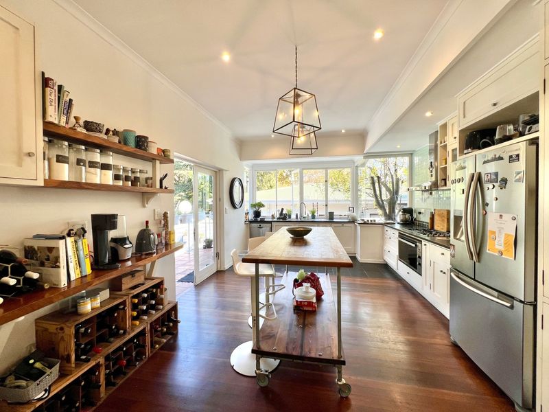 3 Bed Family House To Rent in Parktown North, Johannesburg - Photo 9