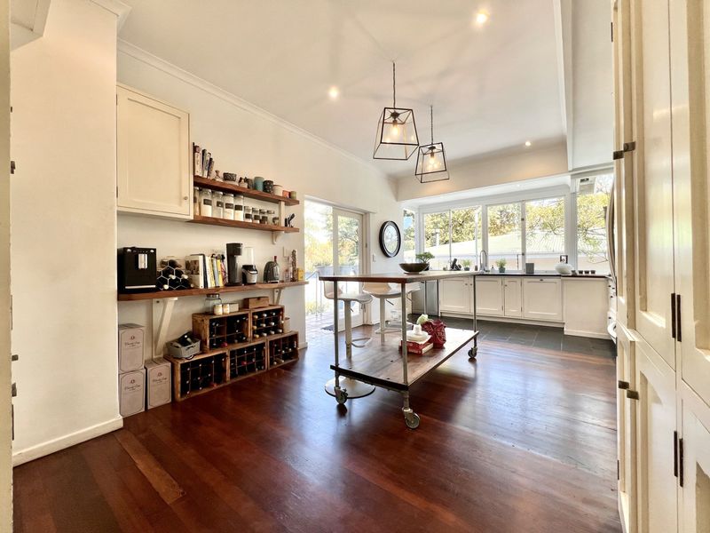 3 Bed Family House To Rent in Parktown North, Johannesburg - Photo 8