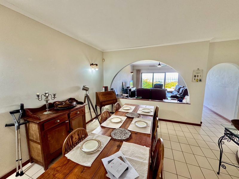 Elegant Sea View Townhouse with Private Pool and Spacious Garden - Photo 10