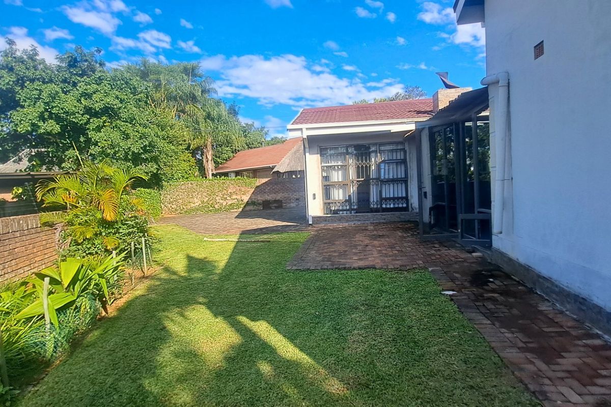 4 beds 3 Baths double garage House For Sale in White River  White River Mpumalanga - Photo 3
