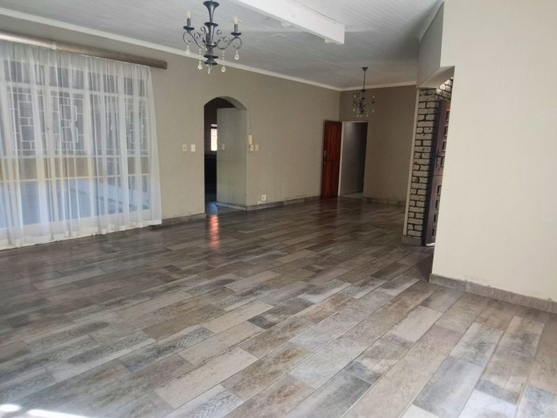 4 beds 3 Baths double garage House For Sale in White River  White River Mpumalanga - Photo 7