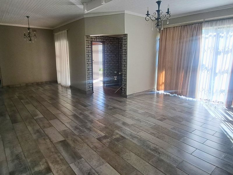 4 beds 3 Baths double garage House For Sale in White River  White River Mpumalanga - Photo 6