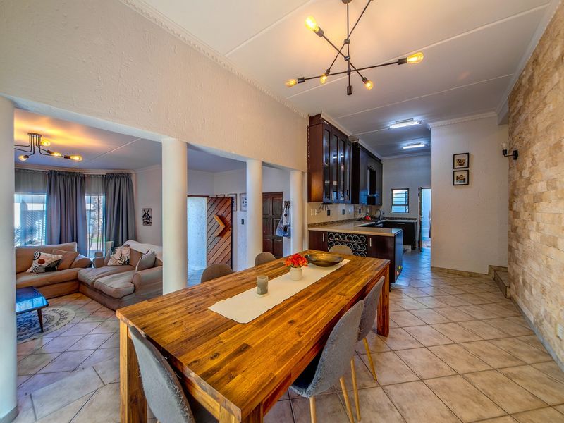 Spacious Two Bedroom Townhouse With Space to Convert Into Three Bedrooms - Photo 6