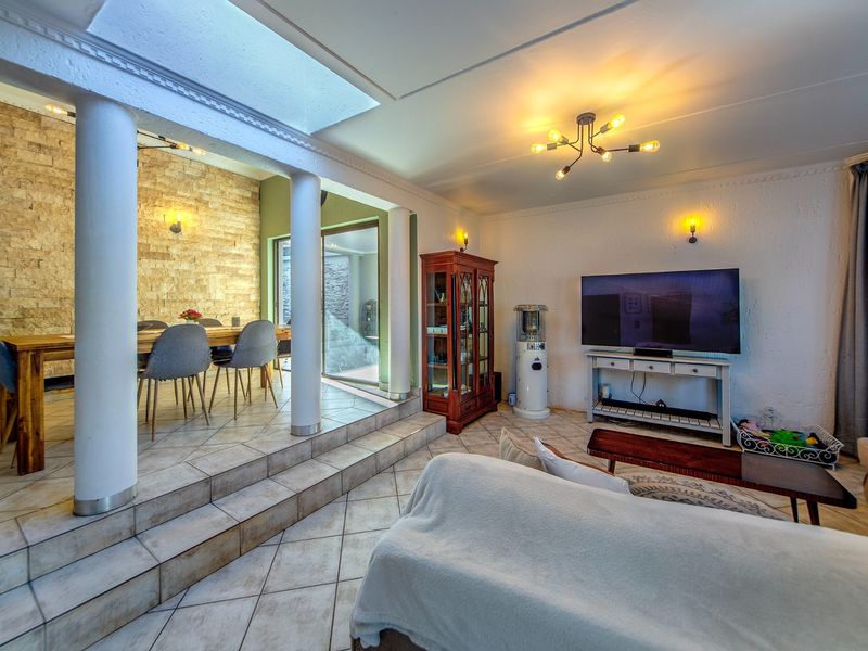 Spacious Two Bedroom Townhouse With Space to Convert Into Three Bedrooms - Photo 3
