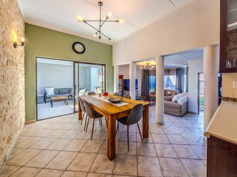 Spacious Two Bedroom Townhouse With Space to Convert Into Three Bedrooms - Photo 5
