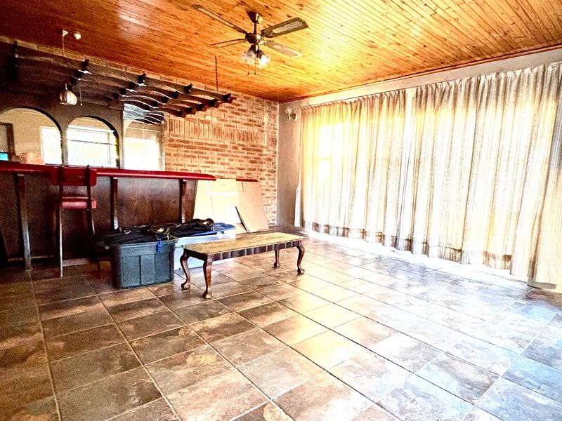 For sale - Modern and Spacious home - Photo 7