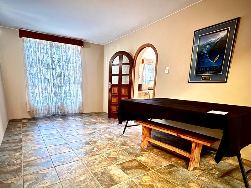 For sale - Modern and Spacious home - Photo 4