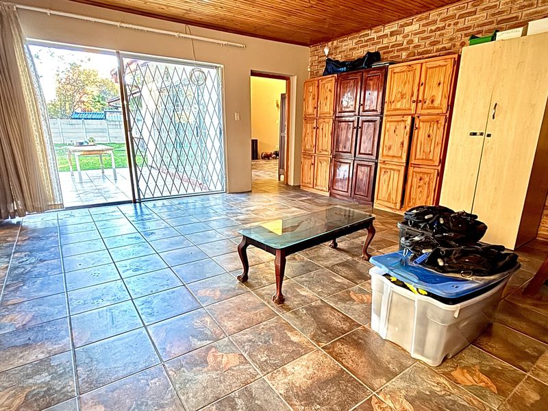 For sale - Modern and Spacious home - Photo 8