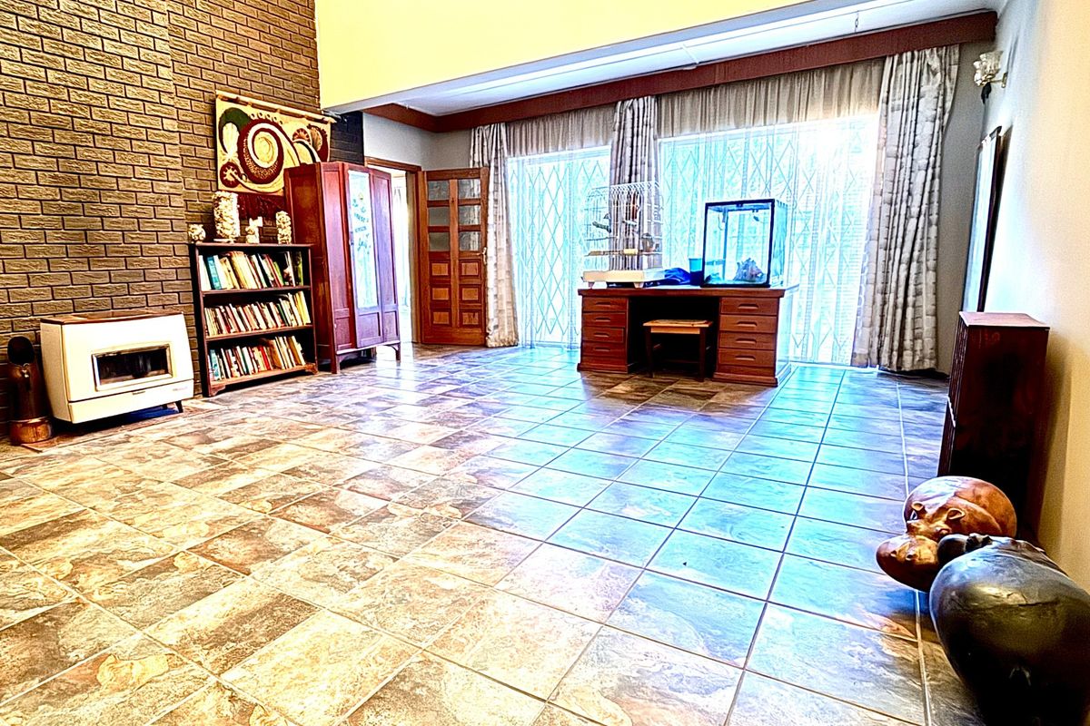 For sale - Modern and Spacious home - Photo 5