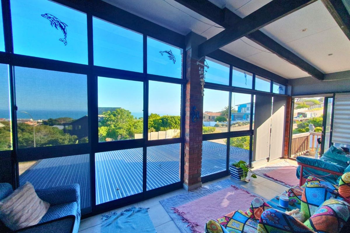 Effortless Coastal Living with Warm Contemporary Character - Photo 5